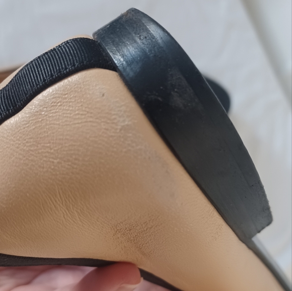 Chanel Shoe Size 40 beige & Black Leather Almond Toe Interlocking CC flat Shoes - Picture 11 of 12